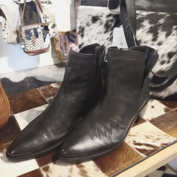 Western Leather Black Cowboy Boot Ankle Boho Shoe New bootie - Picture 2 of 11